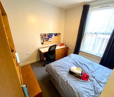 1 bedroom in a house share to rent - Photo 3