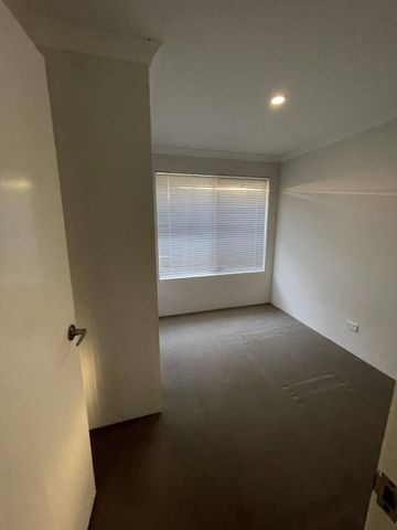 Front-Facing 3×2 Villa with Big Courtyard & Double Garage - Photo 4