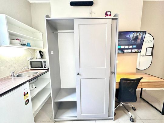 Ensuite Room for Rent in the Heart of Oxford Street - Photo 1