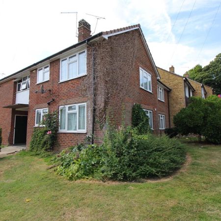 Tenterden Drive, Hales Place Estate, Canterbury, CT2 7BH, Kent - Photo 4