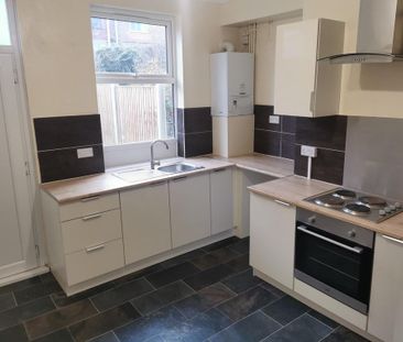 2 bedroom terraced house to rent - Photo 2