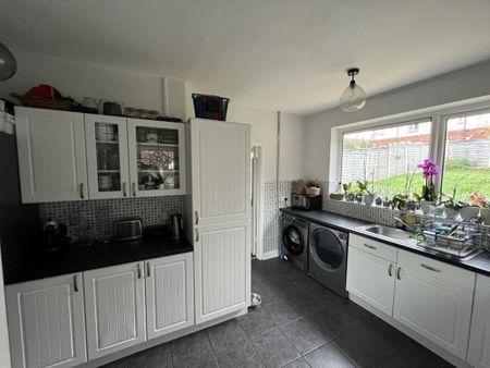 3 bedroom terraced house to rent - Photo 3