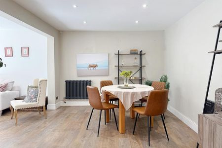 3 bedroom semi-detached bungalow to rent - Photo 3