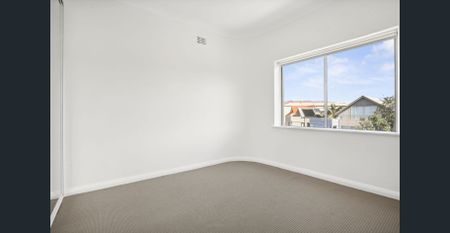 Beachside Living Meets Art Deco Charm - Photo 3