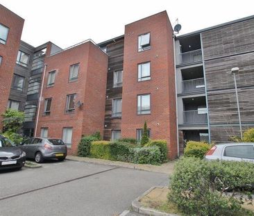 2 bedroom flat to rent - Photo 2