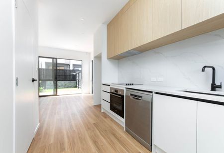 30 Rana Road, Flat Bush, Auckland - Photo 2