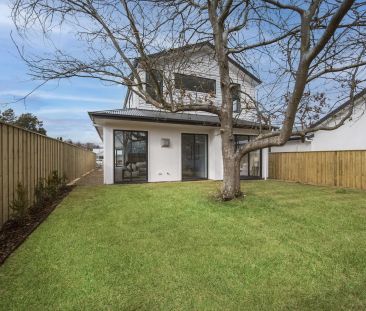 Contemporary Highlands Living with Designer Appeal - Photo 3