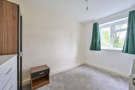 4 bedroom flat to rent - Photo 3