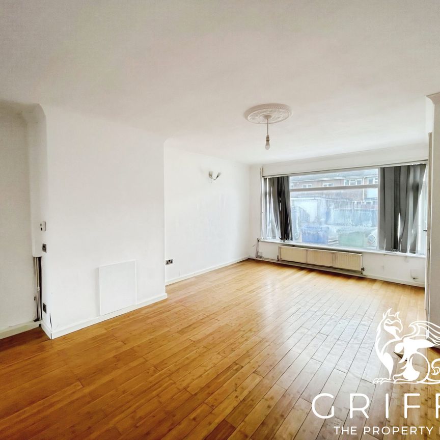 Bryon Gardens, Tilbury, rm18 - Photo 1