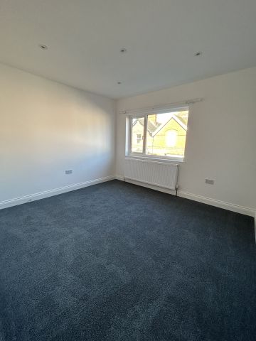 2 Bed Terraced House, Edgehill Street, RG1 - Photo 2