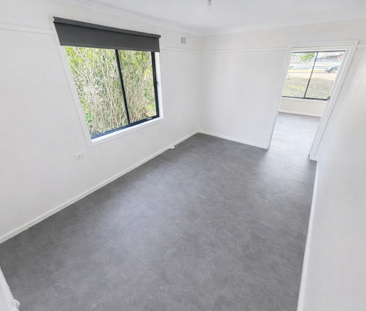 Fully Renovated 4-Bedroom Home in Quiet Ashcroft Street - Photo 4