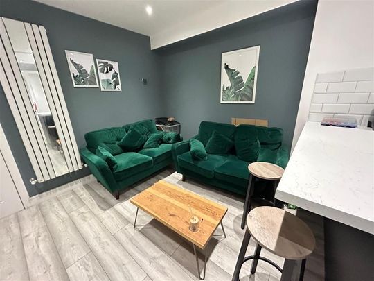 1 bedroom in a house share to rent - Photo 1