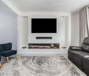 Catherine Close, Byfleet, West Byfleet, Surrey, KT14 7EZ - Photo 1