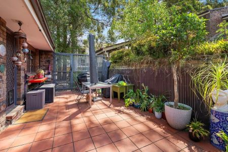 Sunlit Split-Level Townhouse Offering Space, Style & Convenience - Photo 5