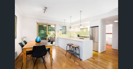 Private House-Sized Courtyard Apartment, Abundance Of Living In A Connected Urban Village Setting - Photo 3