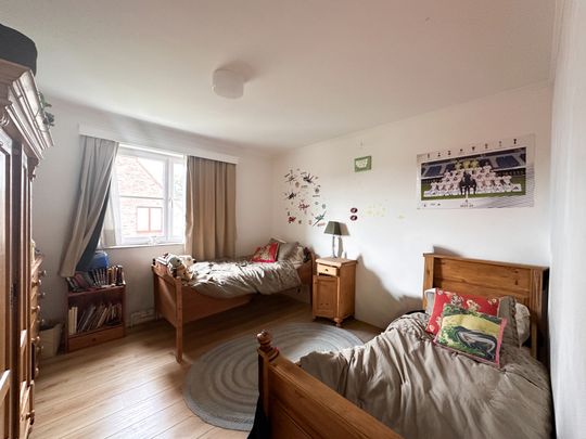 1410, Waterloo - Photo 1