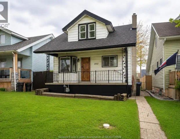 1015 OAK — 4 Bedroom - Photo 1