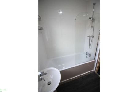 4 bedroom terraced house to rent - Photo 3