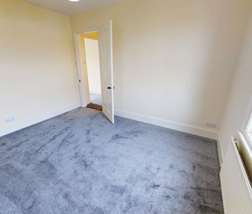 2 bedroom end of terrace house to rent - Photo 3