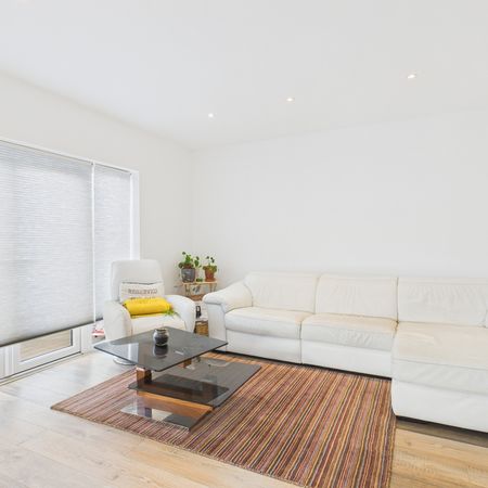 2 bed apartment to rent in Chenies Mews, Chalfont Station Road, Little Chalfont, Amersham, Buckinghamshire, HP7 9FG - Photo 3