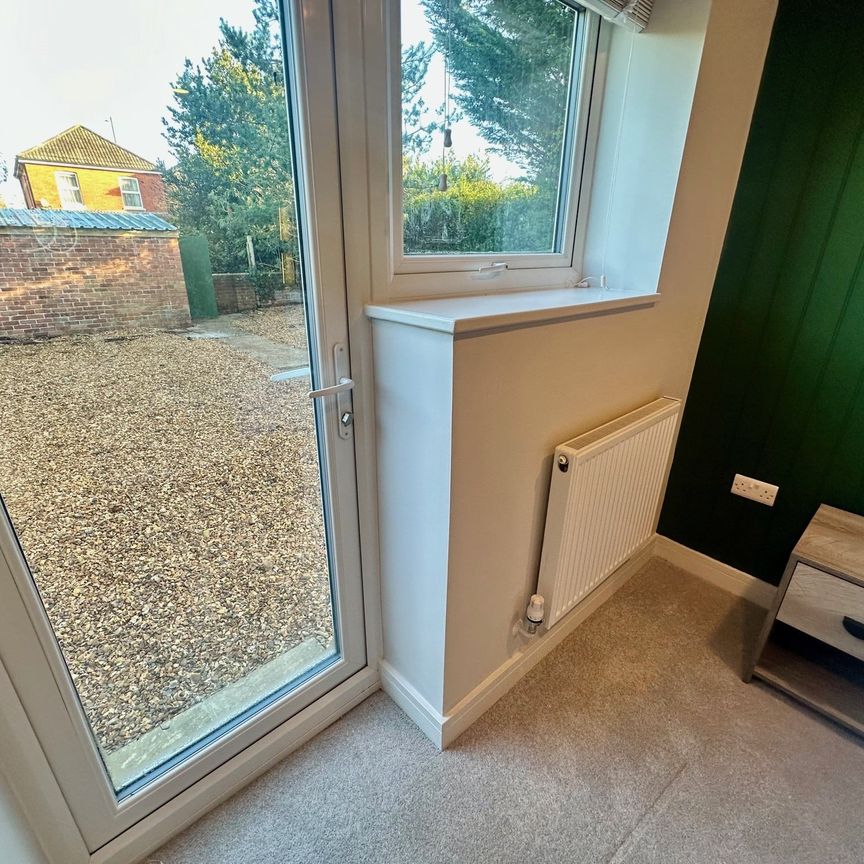 Highfield Road, Bournemouth - Photo 1