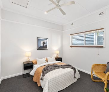 Charming Home - Photo 4