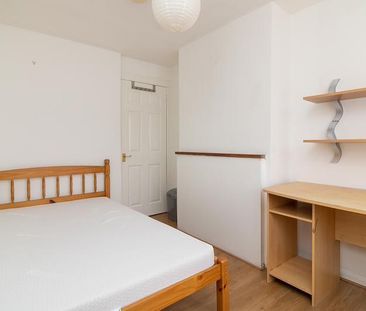 4 bedroom semi-detached house to rent - Photo 2