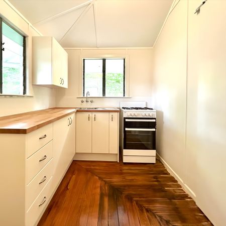 Gorgeous Renovated Studio - Photo 4