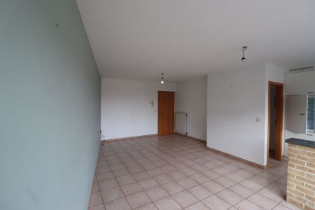 Een appartement op de 1ste verdieping met 2 slaapkamers, terras en garage. - Foto 3