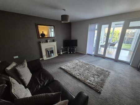 4 bedroom detached house to rent - Photo 2