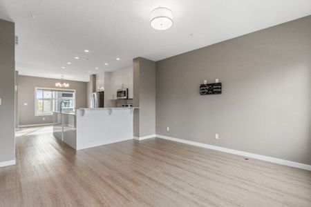 Edmonton Unfurnished rowhome Rental in Edgemont - Spacious UNFURNISHED Townhome With Double Garage In West End Community - Photo 3