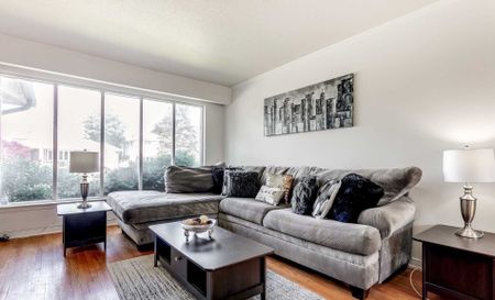 For Lease - 32 Misthollow Square, Toronto, Ontario - Photo 2