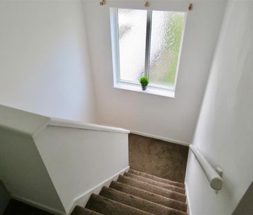 Staynton Crescent, HUDDERSFIELD - Photo 1