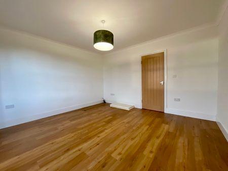 4 bedroom Town House to let - Photo 4