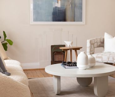 Art Deco Inspired Apartment in Central Manly - Photo 2