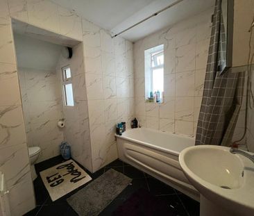 4 bedroom terraced house to rent - Photo 3