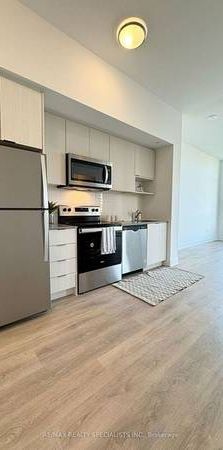 Hurontario & Burnhamthorpe Brand New 2Bdrm Corner Unit 1Locker 1Parki - Photo 1