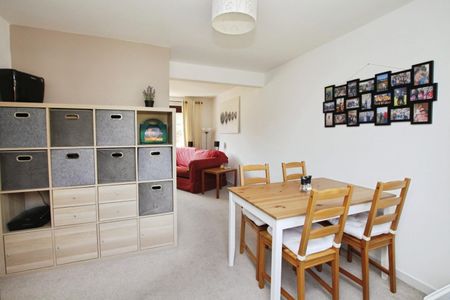 3 bedroom House To Let - Photo 4