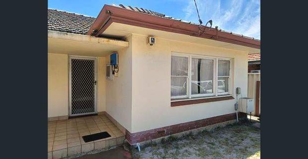 Front 1 bedroom unit - available now - Photo 1