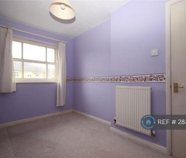 2 bedroom end of terrace house to rent - Photo 2