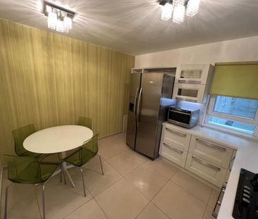 Apartament Lux 4 camere metrou loc parcare - Fotografie 5