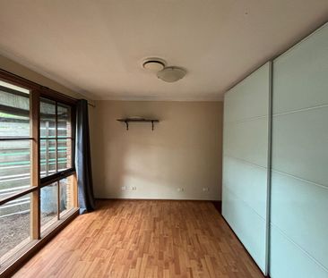 Spacious Family Home in Prime Court Location – Walk to Train, Schoo... - Photo 5