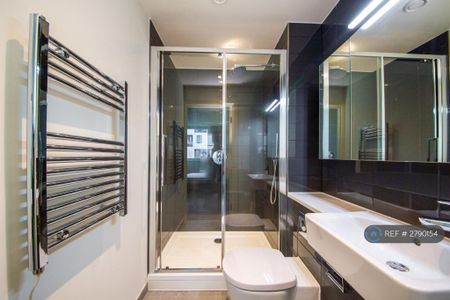 2 bedroom flat to rent - Photo 4