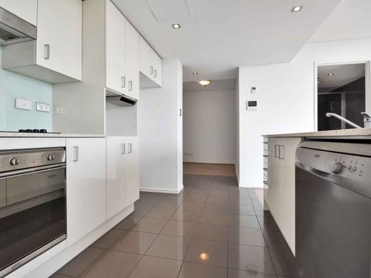 ENJOY THE HIGH LIFE & STUNNING PANORAMIC VIEWS FROM THIS 1 BEDROOM + STUDY APARTMENT - Photo 1