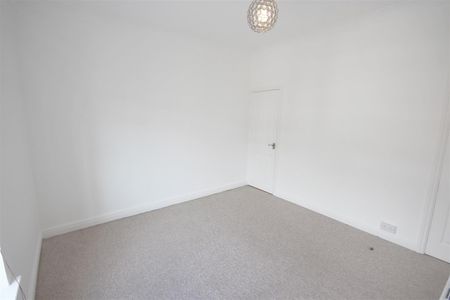 2 Bedroom House - Mid Terrace To Let - Photo 4