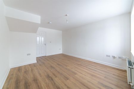 3 bed terraced house to rent in Swallowtail Place, Great Park, NE13 - Photo 3