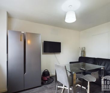 1 bedroom in a house share to rent - Photo 2