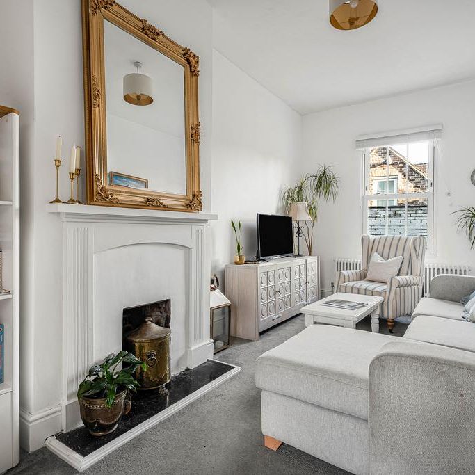 3 bedroom semi-detached house to rent - Photo 1