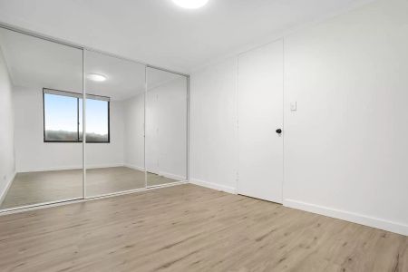 Apartment with 2 bedrooms, 1 bathroom & parking for 1 car - Photo 4