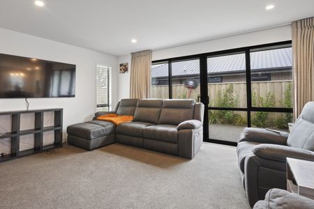 25 Crossley Avenue - Photo 3